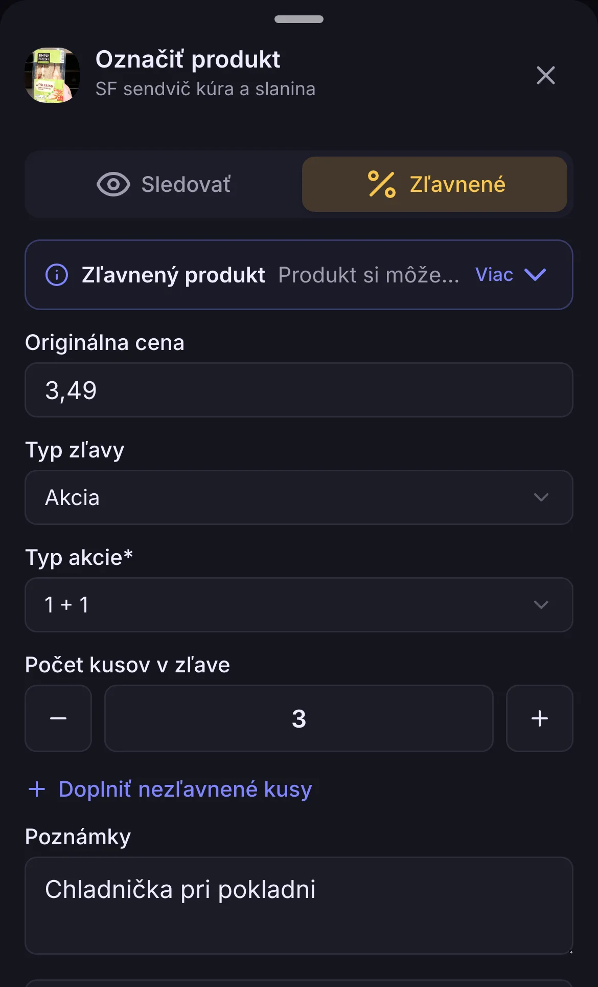 Zápis akcie 1 + 1 na 3 kusy sendviča s poznámkou o chladničke pri pokladni Zápis akcie 1 + 1 na 3 kusy sendviča s poznámkou o chladničke pri pokladni